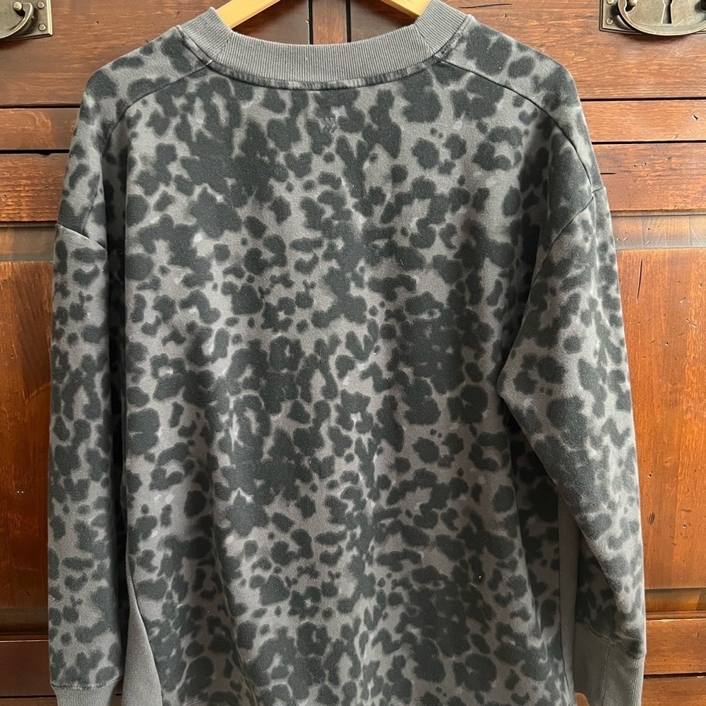 Women's black and gray cheetah sweatshirt animal print size XL casual cobincore